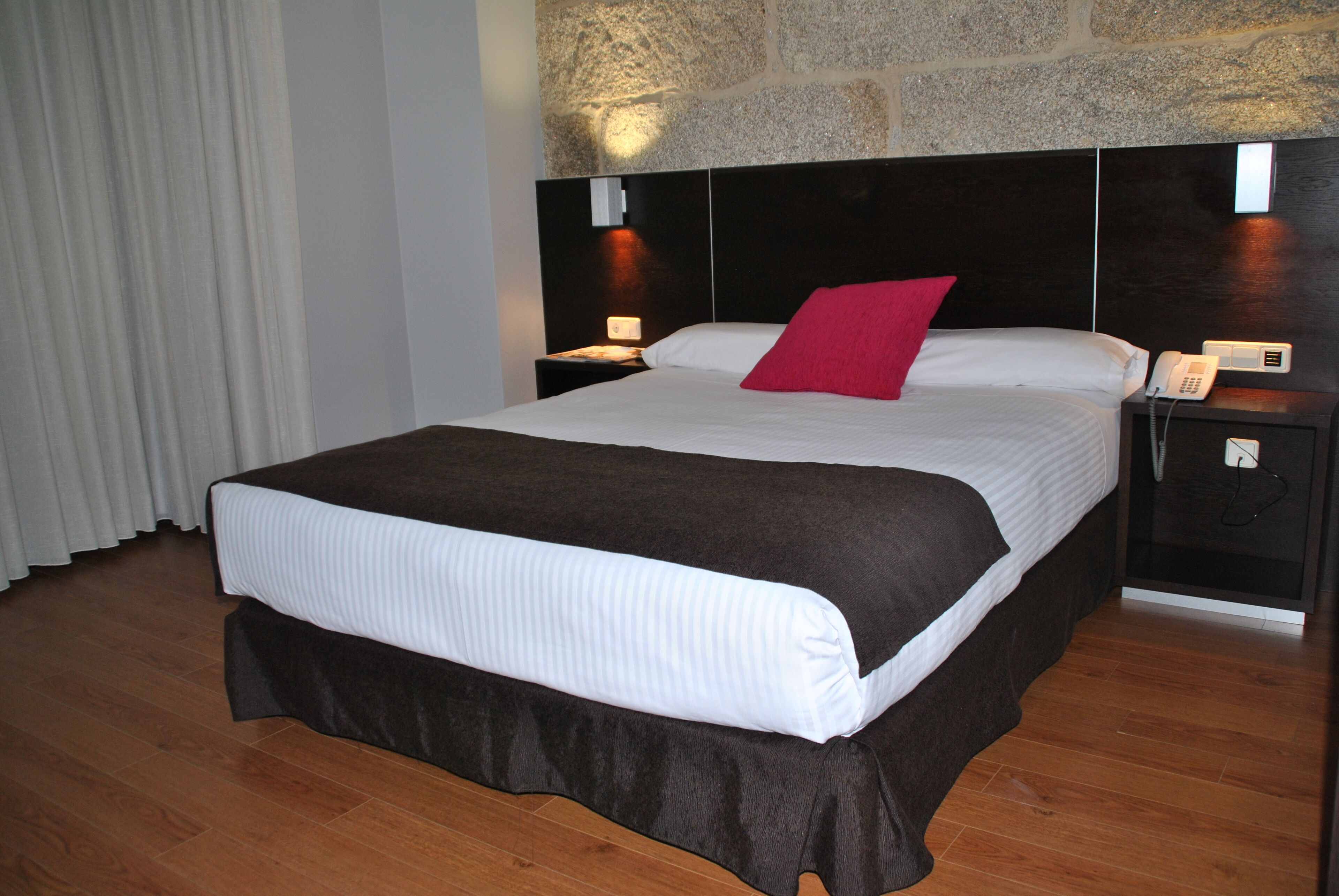 single room | desk, blackout curtains, free cots/infant beds, rollaway beds