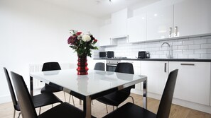Superior Apartment, 2 Bedrooms | In-room dining