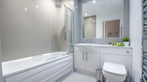 淋浴/盆浴组合、免费洗浴用品、毛巾