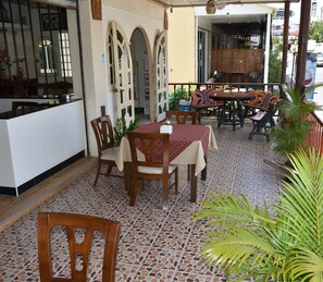 Outdoor dining - Jardin Hotel (Pattaya)