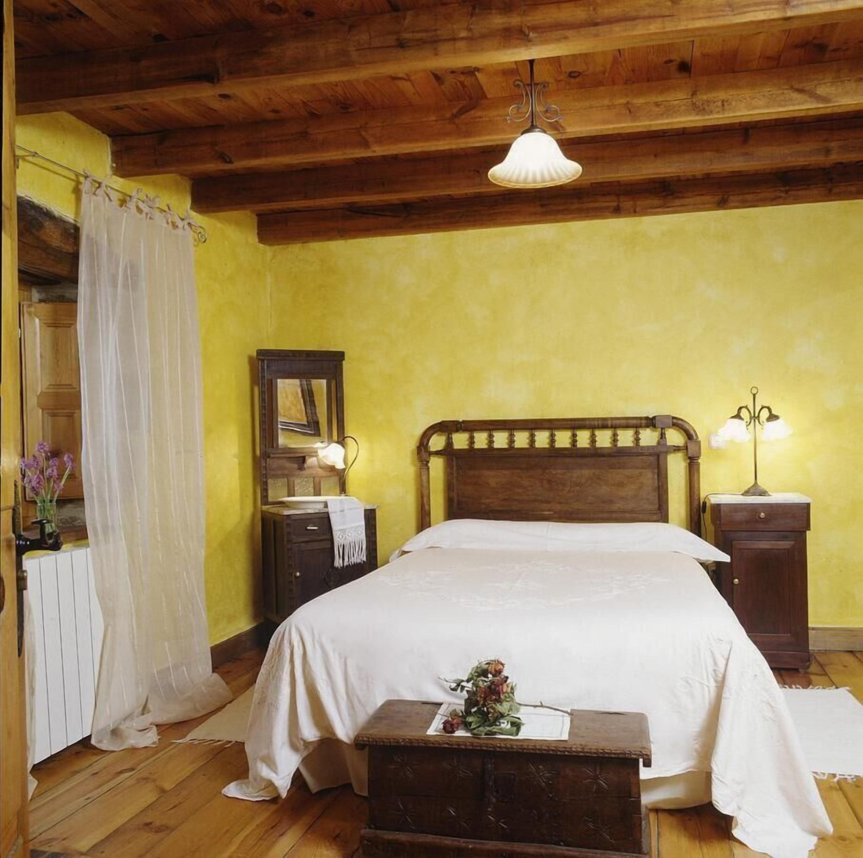 standard double or twin room | premium bedding, desk, blackout curtains, free wifi