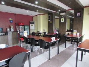 Breakfast, lunch, dinner served; Filipino cuisine 