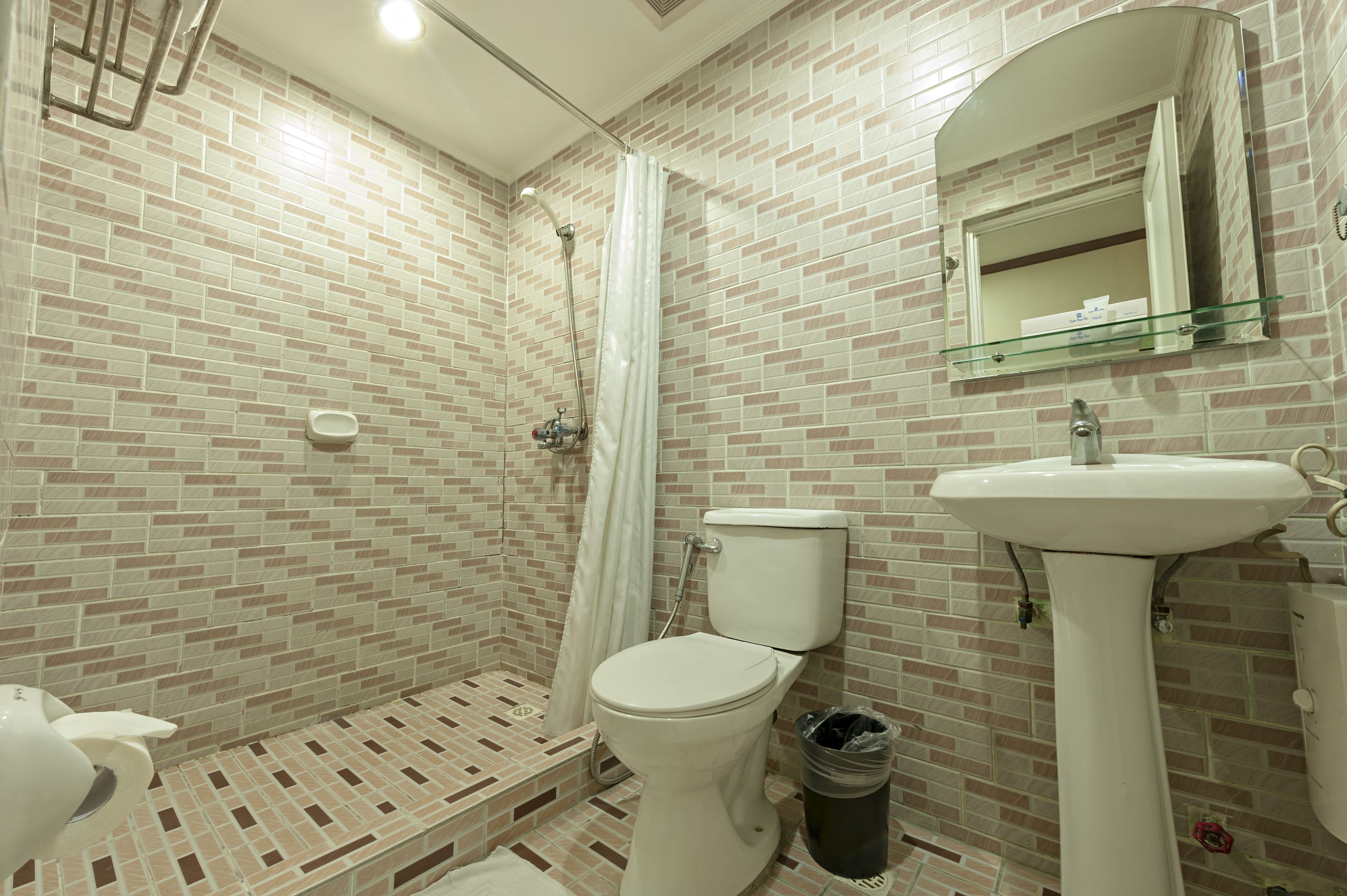 Photo - Oyster Plaza Hotel