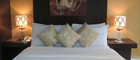 Family Suite | 1 bedroom, minibar, in-room safe, free WiFi