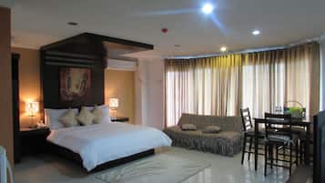 Family Suite | 1 bedroom, minibar, in-room safe, free WiFi