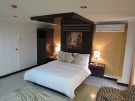 Family Suite | Minibar, in-room safe, free WiFi