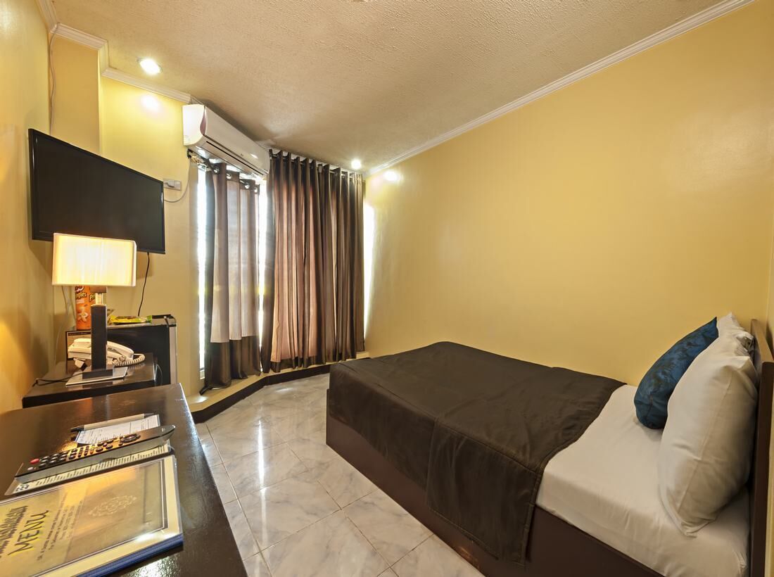Minibar, in-room safe, free WiFi