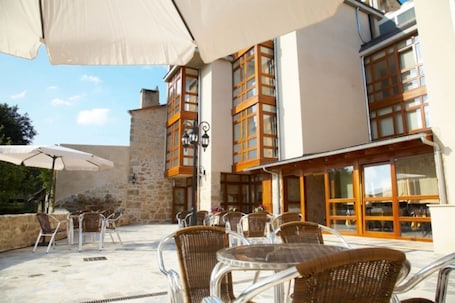 Terraza o patio. Hotel Vila do Val