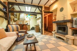 Apartment, 2 Bedrooms, Balcony | Living room - Lanjarón Rural (Lanjaron)