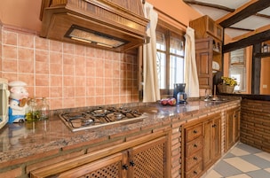 Apartamento, 2 habitaciones, terraza, vistas a la montaña | Cocina privada | Frigorífico, microondas, placa de cocina y utensilios de cocina