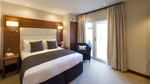 Escritorio, sistema de insonorización, tabla de planchar con plancha