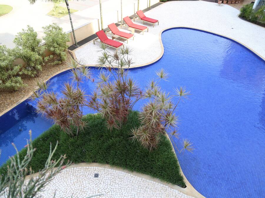 Outdoor pool, pool umbrellas, sun loungers