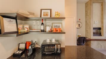 Standard Room, 1 King Bed, Non Smoking, Fireplace (No Elevator Access) | Minibar