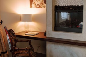 标准房, 1 张特大床, 无烟房, 壁炉 (No Elevator Access) | 客房服务设施