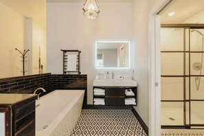 Standard Room, 1 King Bed, Non Smoking (Walk-in Shower) | Bathroom | Designer toiletries, hair dryer, towels, soap - Mercer Hotel Downtown, BW Premier Collection (Stratford)