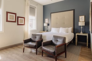 Phòng Tiêu chuẩn, 1 giường cỡ king, không hút thuốc (No Elevator Access) | Trang trí khác biệt, trang bị nội thất với thiết kế riêng biệt