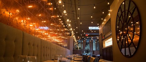DĂźner, souper et brunch servis sur place