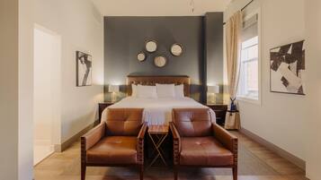 Standard Room, 1 King Bed, Non Smoking (No Elevator Access)