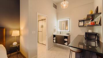 Standard Room, 1 King Bed, Non Smoking, Fireplace (No Elevator Access) | Bathroom | Designer toiletries, hair dryer, towels, soap