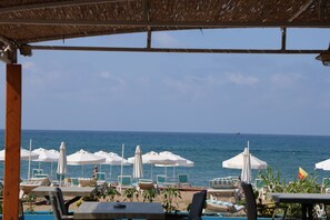 Quầy bar trên bãi biển