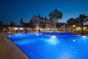 4 outdoor pools, pool umbrellas, pool loungers - Irem Garden Hotel & Apartments (Manavgat)