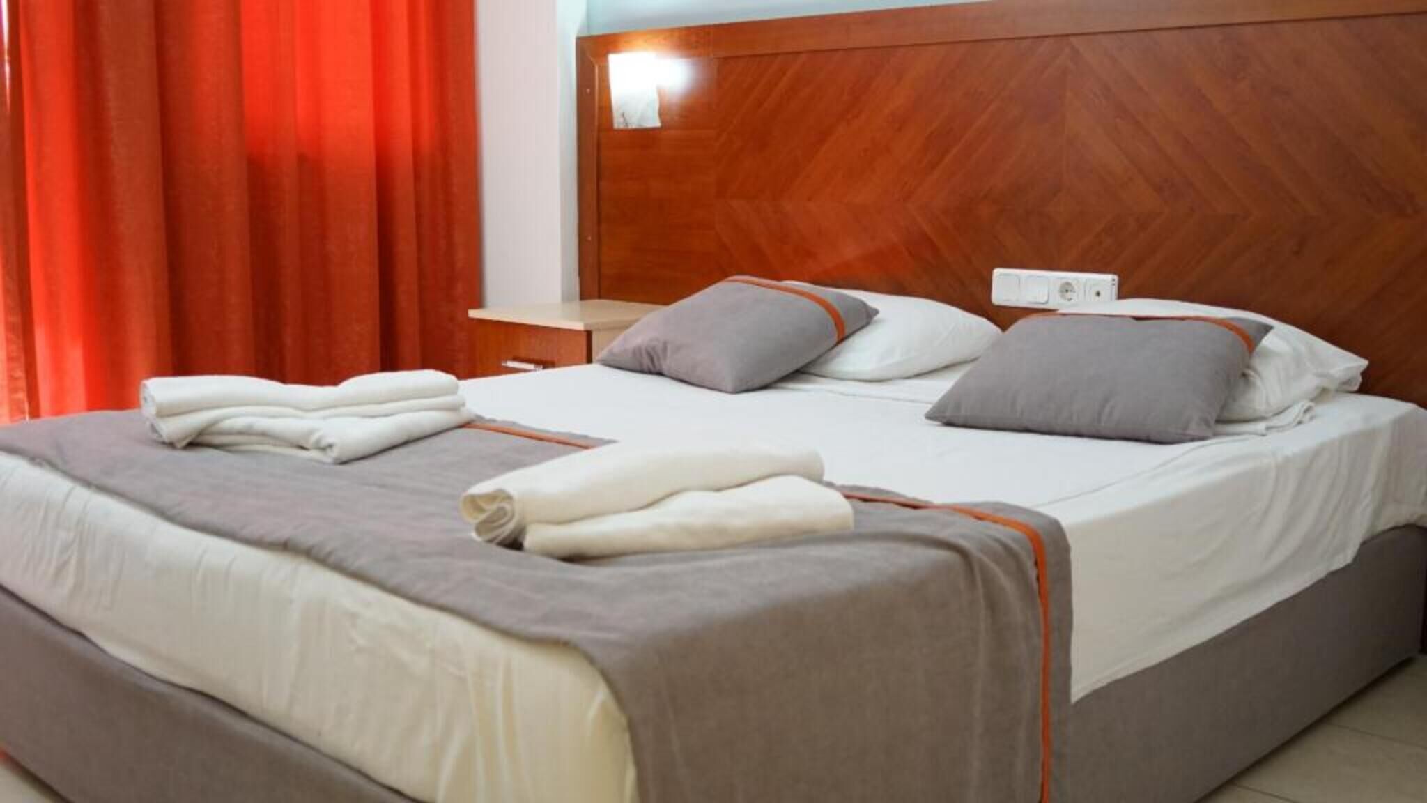 Zimmersafe, schallisolierte Zimmer, kostenlose Babybetten, Zustellbetten