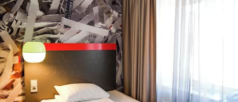 Quarto (Compact Single) | Cortinas blackout, quartos à prova de som, roupa de cama