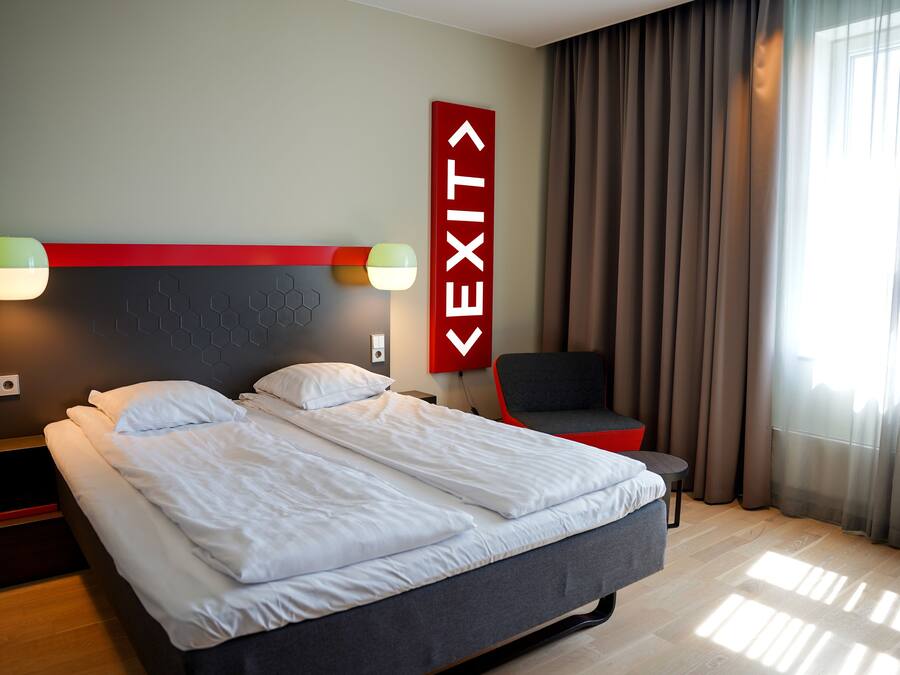 Cortinas blackout, sistema de insonorización y ropa de cama