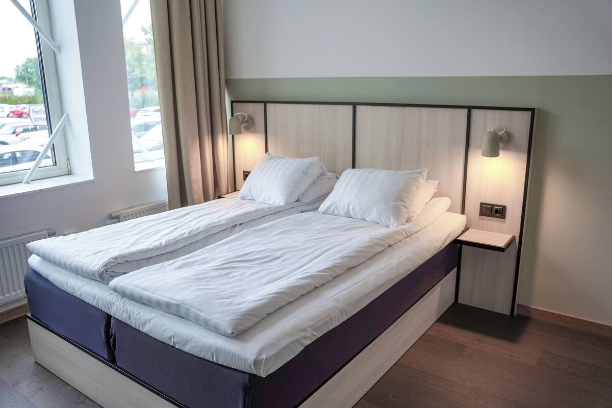 family room, non smoking | 1 bedroom, blackout curtains, soundproofing, bed sheets