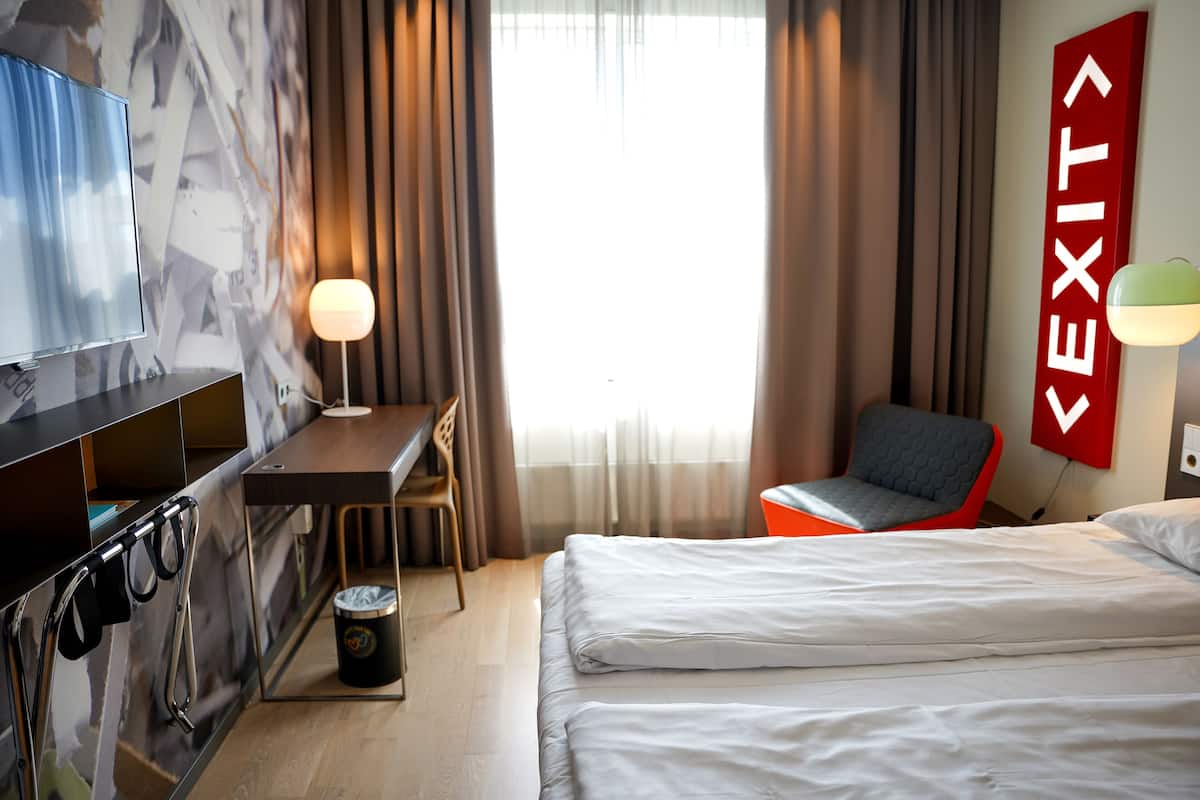 Standard Room, 1 Double Bed, Non Smoking | Blackout drapes, soundproofing, bed sheets