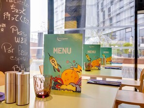 Der serveres frokost og aftensmad