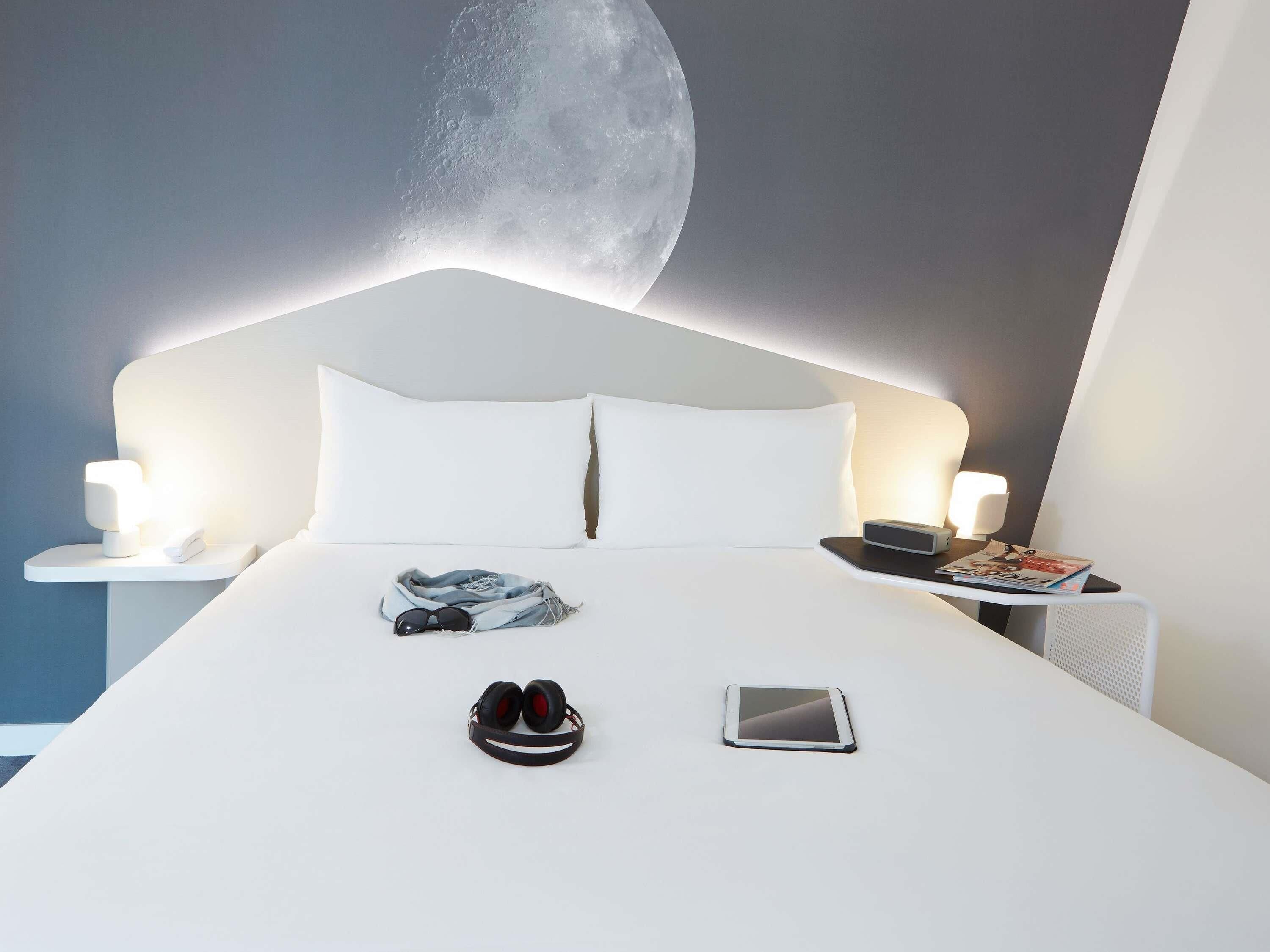 Rom – standard, 1 dobbeltseng, tilgjengelighetstilpasset | Safe på rommet, skrivebord, lydisolert og barnesenger (inkludert)