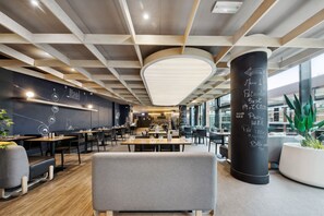 Lunch and dinner served, French cuisine - Ibis Styles Paris Charles de Gaulle Airport (Tremblay-en-France)