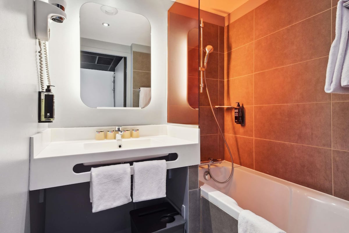 junior suite, multiple beds | in-room safe, desk, soundproofing, free cots/infant beds