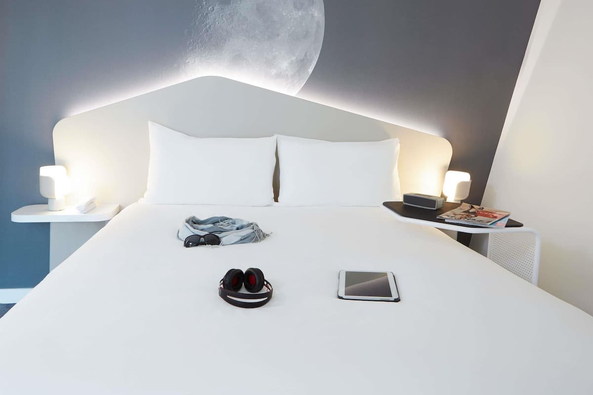 Standard Room, 1 Double Bed, Accessible | In-room safe, desk, soundproofing, free cribs/infant beds