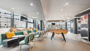 Coin salon dans le hall