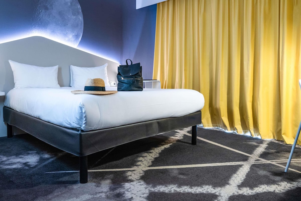 Comfort-huone, 1 parisänky | Tallelokero huoneessa, työpöytä, äänieristys, ilmaiset vauvansängyt