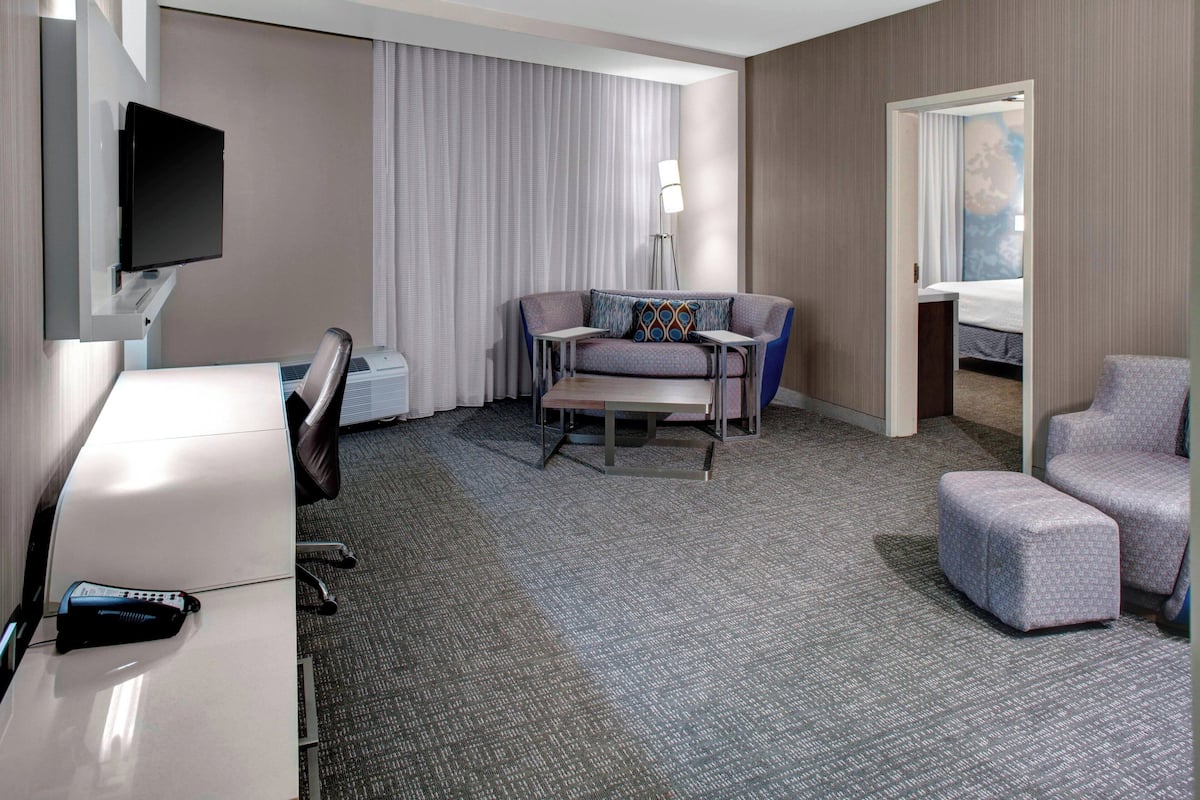 Suite, 1 Bedroom | Living area | Smart TV, Netflix, first-run movies, pay movies