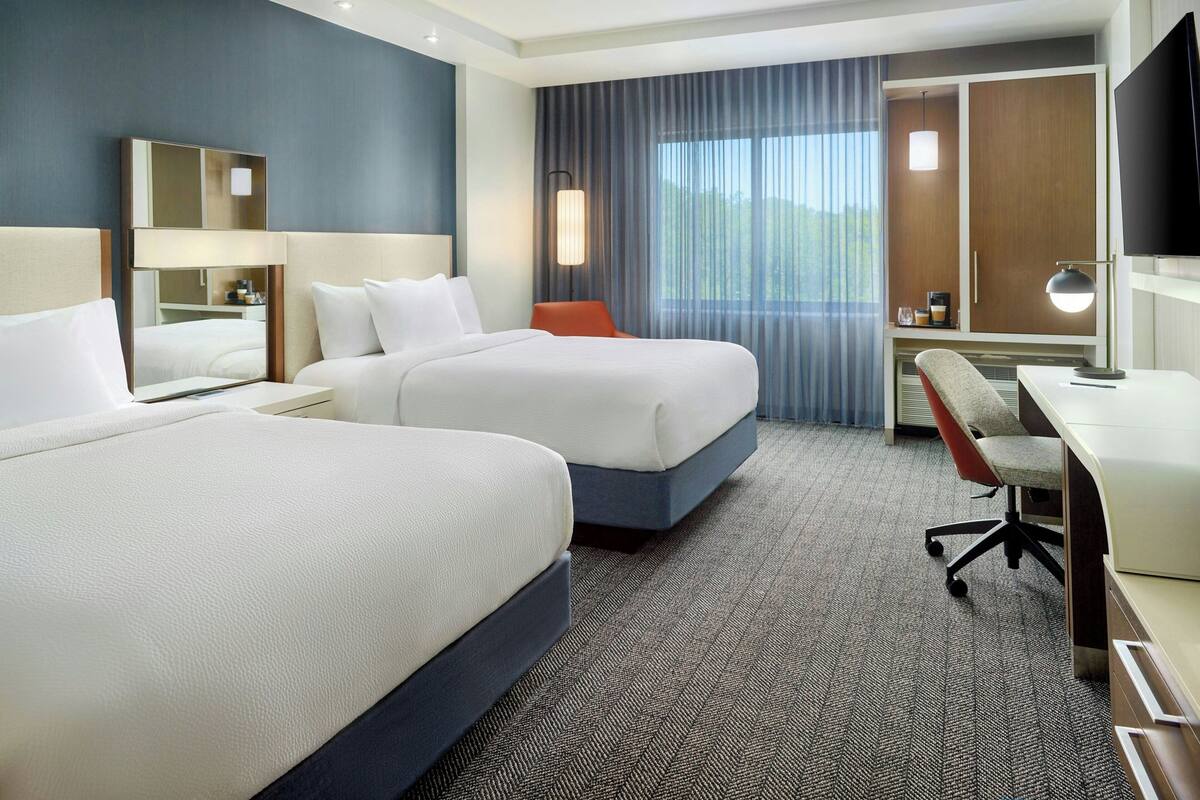 Egyptian cotton sheets, premium bedding, in-room safe, desk