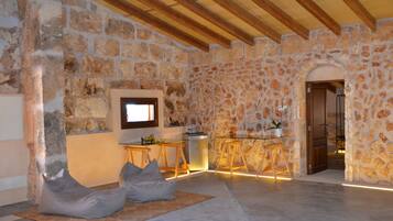 Premium Room | Premium bedding, down comforters, in-room safe, individually decorated