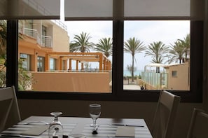 Lunch and dinner served - Hotel Riviera Playa (Palma de Mallorca)