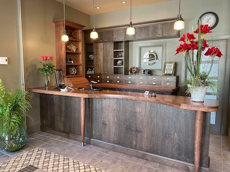 Check-in/check-out kiosk