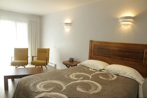 Signature Room, 1 Queen Bed (Vintage) | View from room - Motel Le Martinet (La Pocatiere)