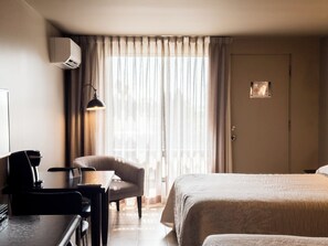 高档床上用品、特色装修、特色家居、办公桌