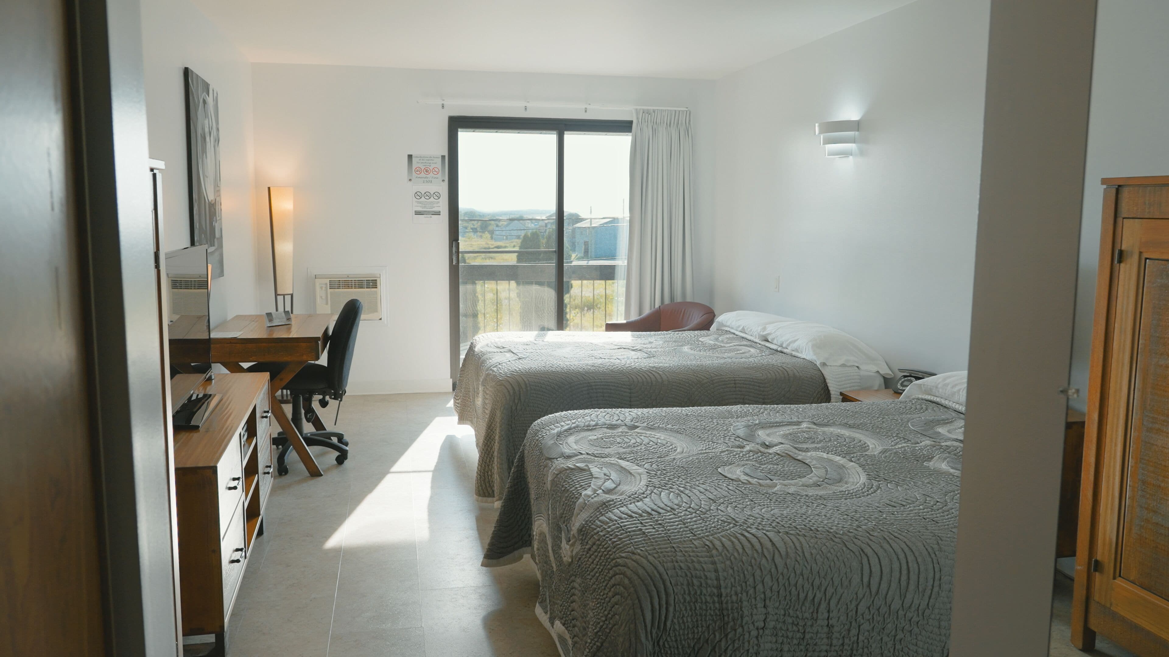 Habitación clásica, 2 camas Queen size | Ropa de cama de alta calidad y decoración personalizada 