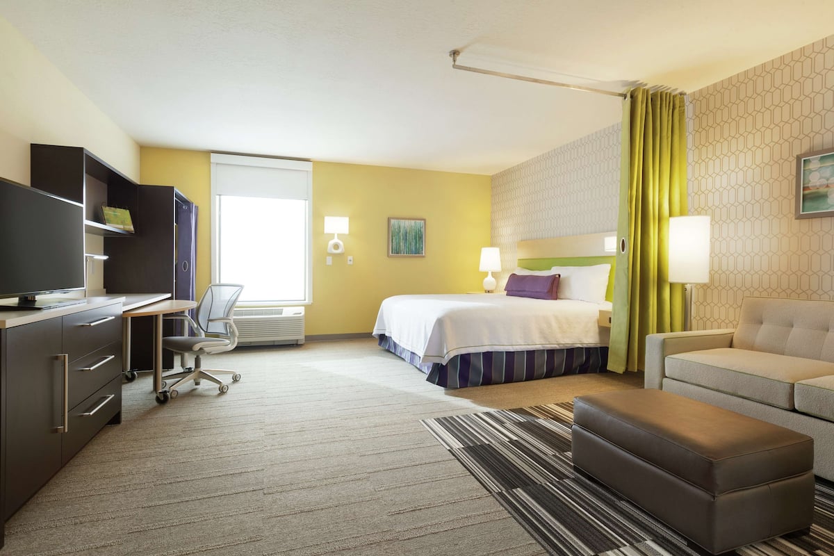 Een kluis op de kamer, een bureau, een laptopwerkplek, gratis babybedden