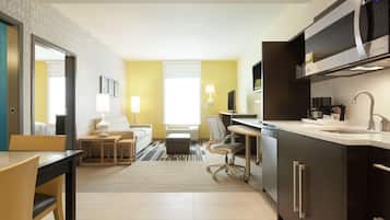 Full-size fridge, microwave, dishwasher, coffee/tea maker