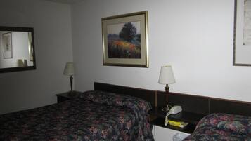 Desk, rollaway beds, free WiFi