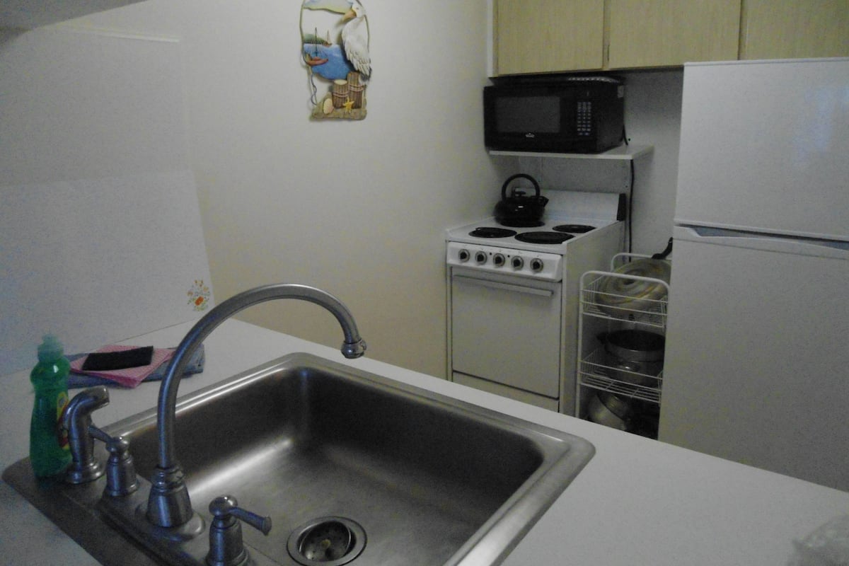 Condo, 1 Bedroom (11) | Private kitchen | Full-size fridge, microwave, stovetop, dishwasher