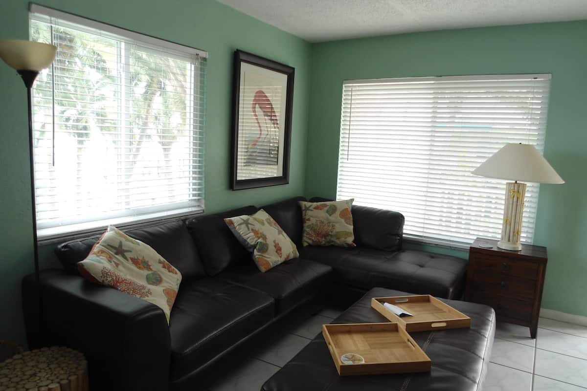 Bay View One Bedroom Condo with 2 Double Beds and Pullout Sofa | 1 bedroom, free WiFi